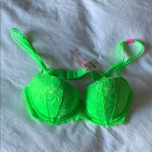 Victoria secret push up bra- NWT- 34b